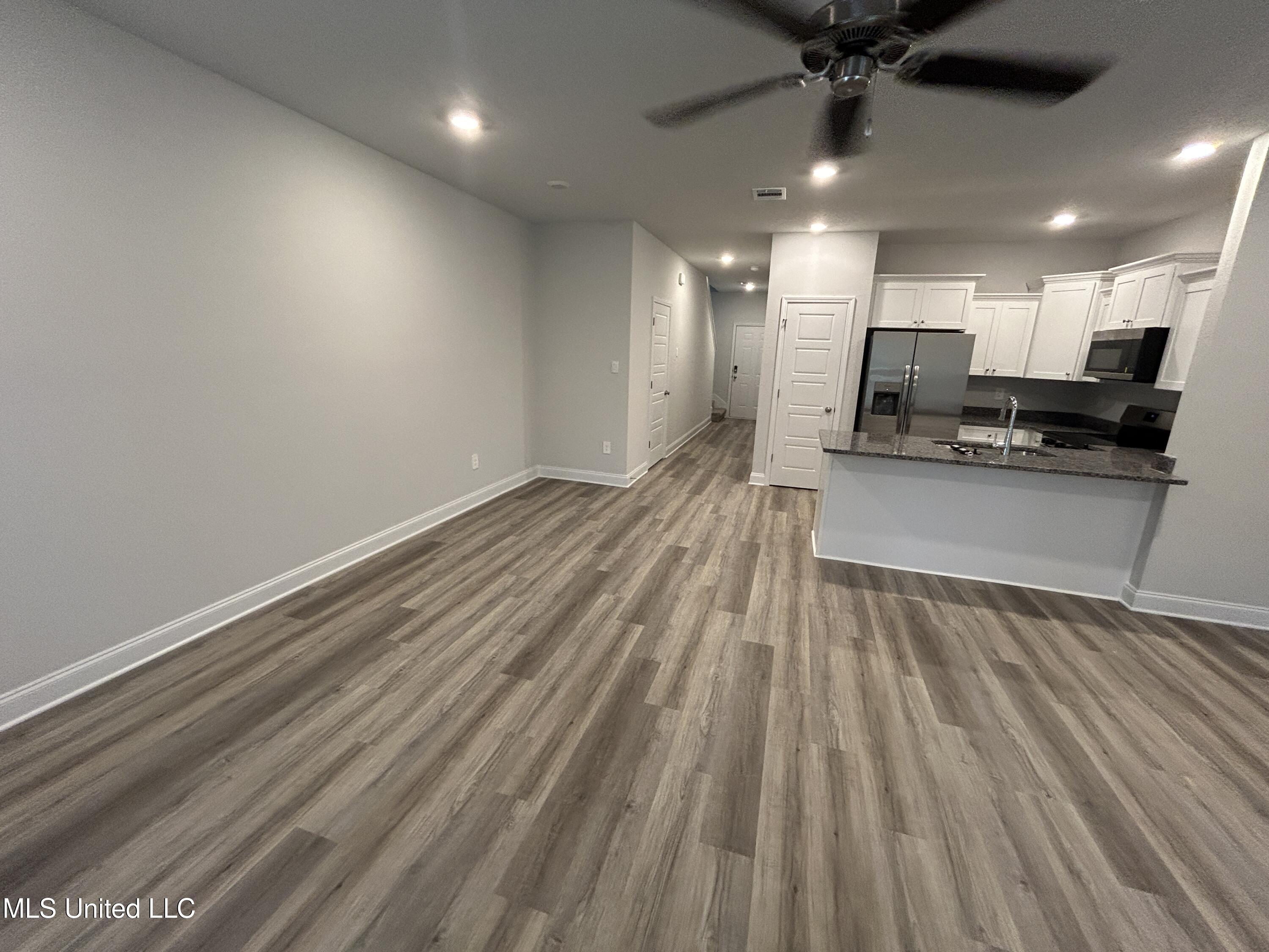 12238 Frazier Lane Gulfport, MS 39503 - Photo 6 of 18 IMG_5509