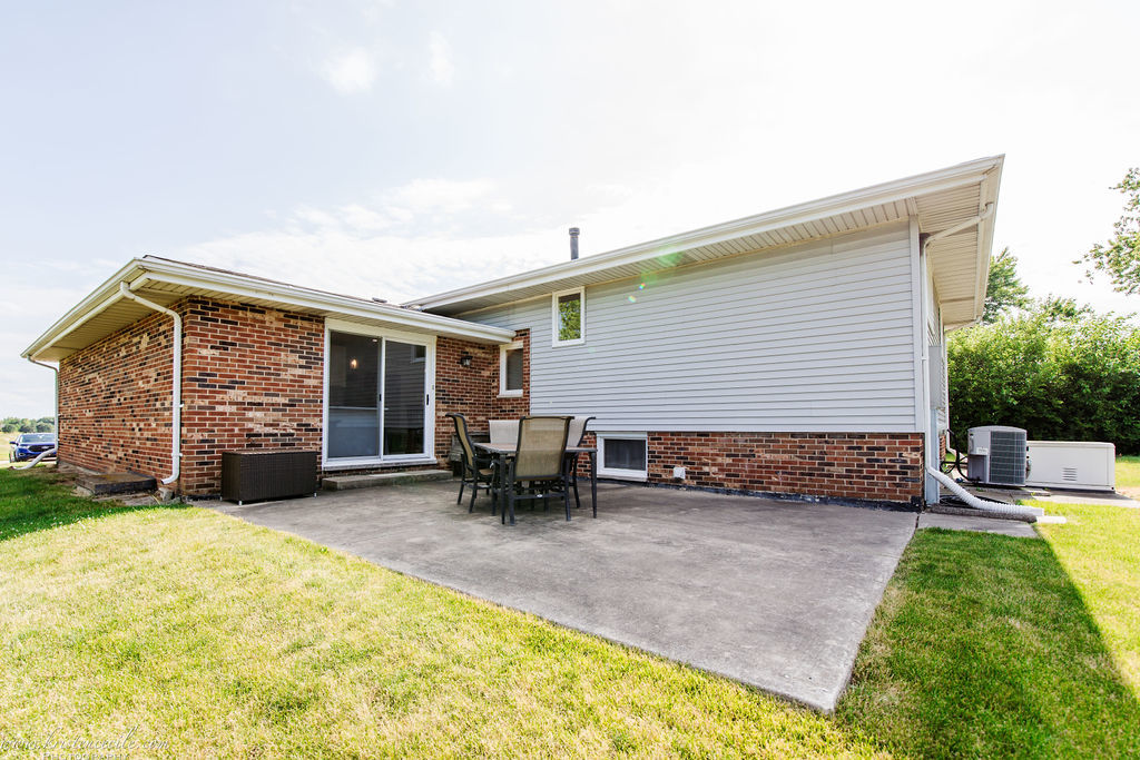 2323 Delaney Road New Lenox, IL 60451 - Photo 9 of 28 Gallery Image 9
