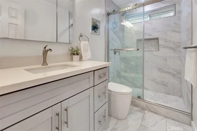 $1,750 | 24017 Sylvan Street, Woodland Hills, CA 91367