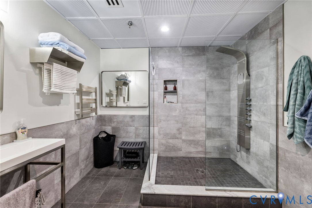 201 Hull Street, Unit U44 Richmond, VA 23224 - Photo 17 of 30 a bathroom with a shower