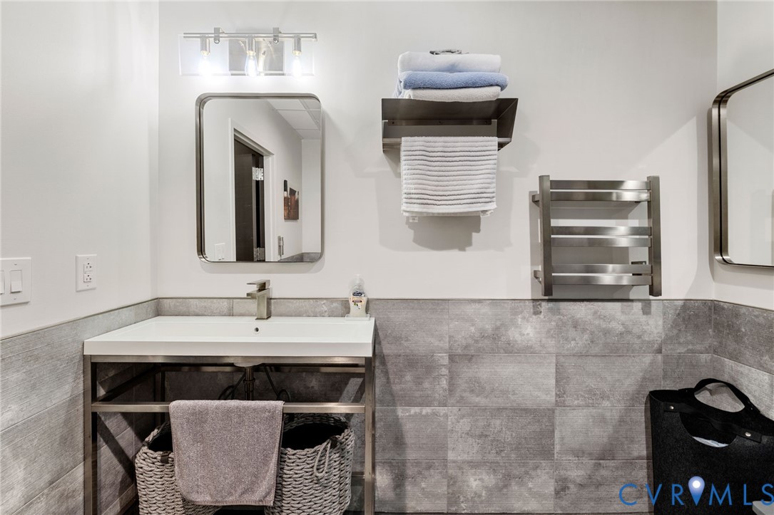 201 Hull Street, Unit U44 Richmond, VA 23224 - Photo 19 of 30 a bathroom with a sink and a mirror