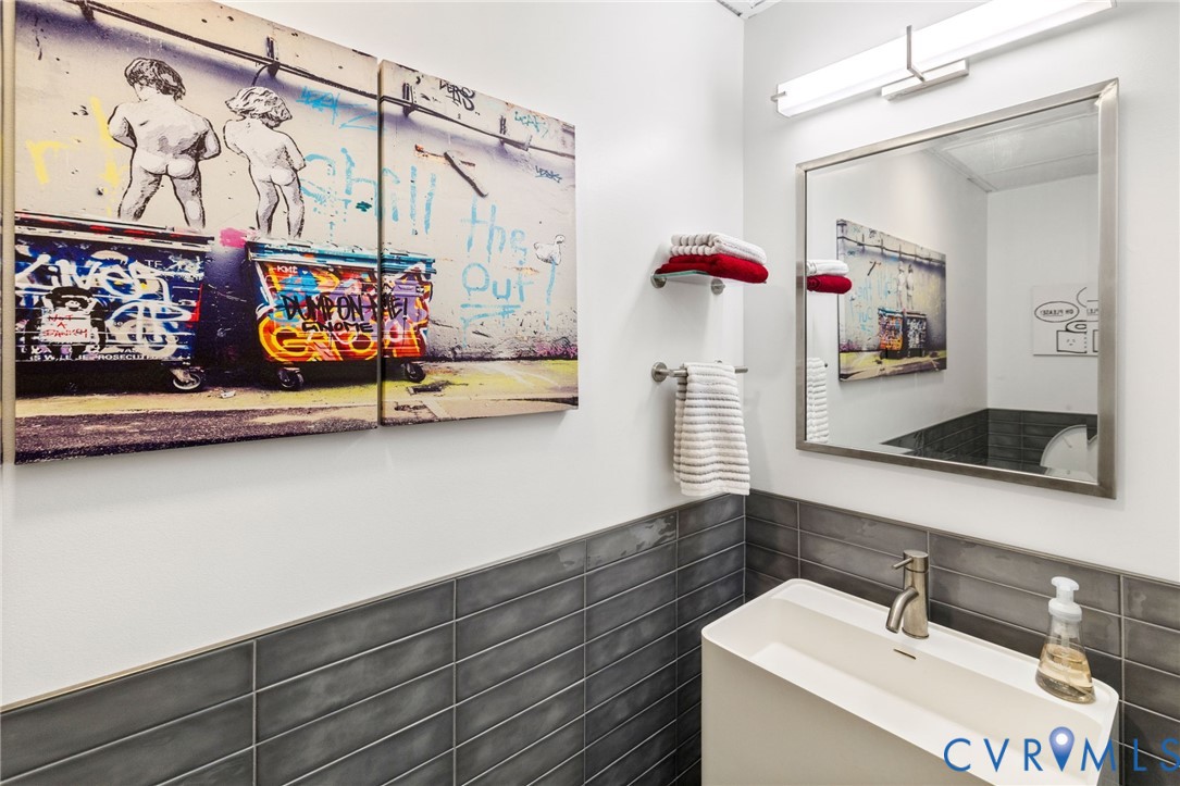 201 Hull Street, Unit U44 Richmond, VA 23224 - Photo 21 of 30 a bathroom with a sink and a mirror