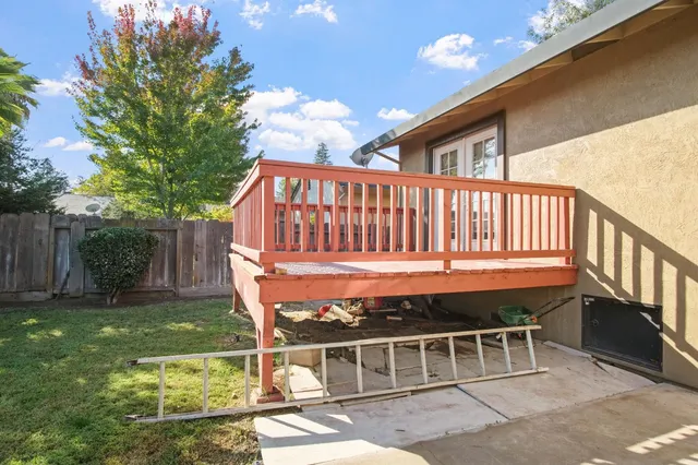 a view of a chairs setting in the backyard