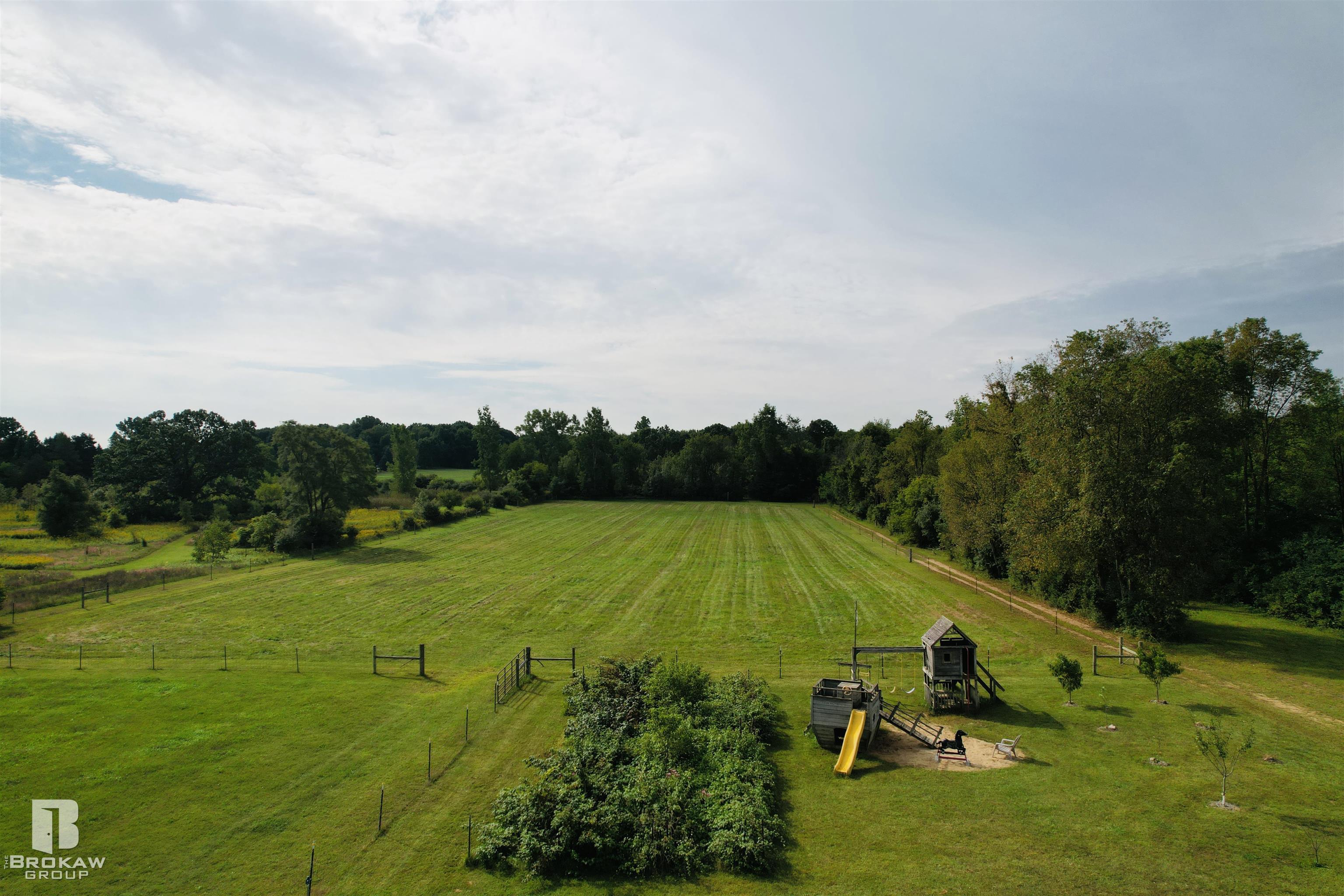 8336 East Coldwater Road Davison, MI 48423 - Photo 4 of 64 50122386-3.JPG