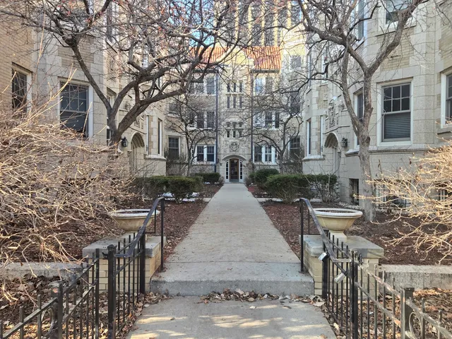 $285,000 | 548 West Brompton Avenue, Unit 1E, Chicago, IL 60657