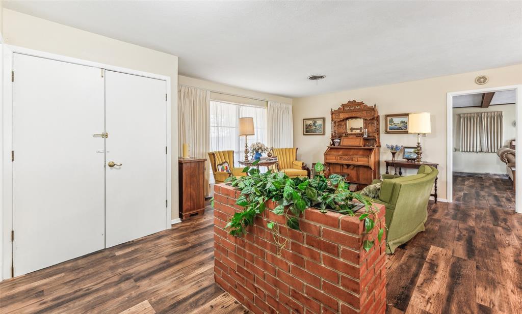 3055 Midway Road Grapevine, TX 76092 - Photo 26 of 40 a living room with furniture and a potted plant