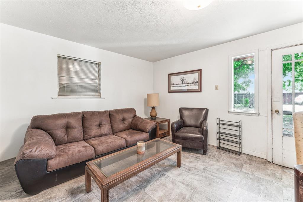 3055 Midway Road Grapevine, TX 76092 - Photo 31 of 40 a living room with furniture and a window