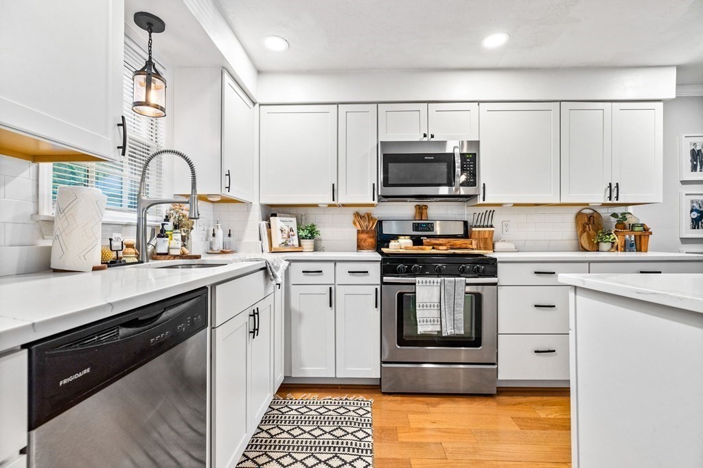 25 Reservoir Road, Unit B6 Pembroke, MA 02359 - Photo 5 of 31 Gallery Image 5