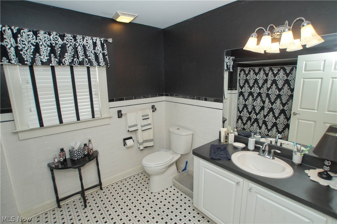 17423 Winslow Road Cleveland, OH 44120 - Photo 9 of 33 Gallery Image 9