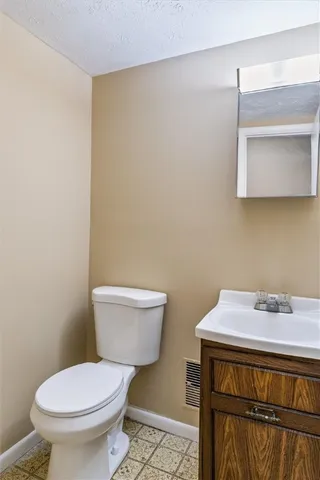 $189,900 | 567 Eastbrooke Lane, Brighton, NY 14618