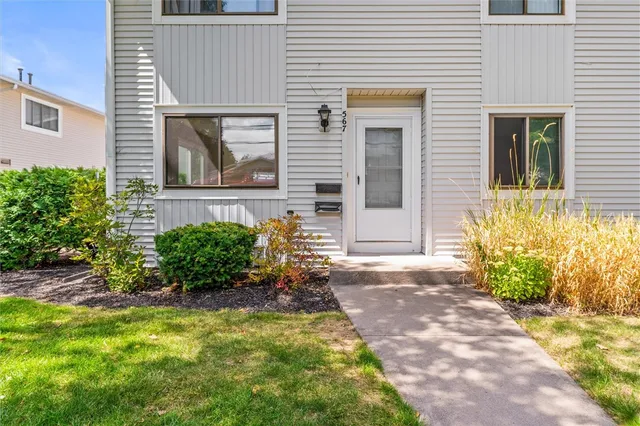 $189,900 | 567 Eastbrooke Lane, Brighton, NY 14618