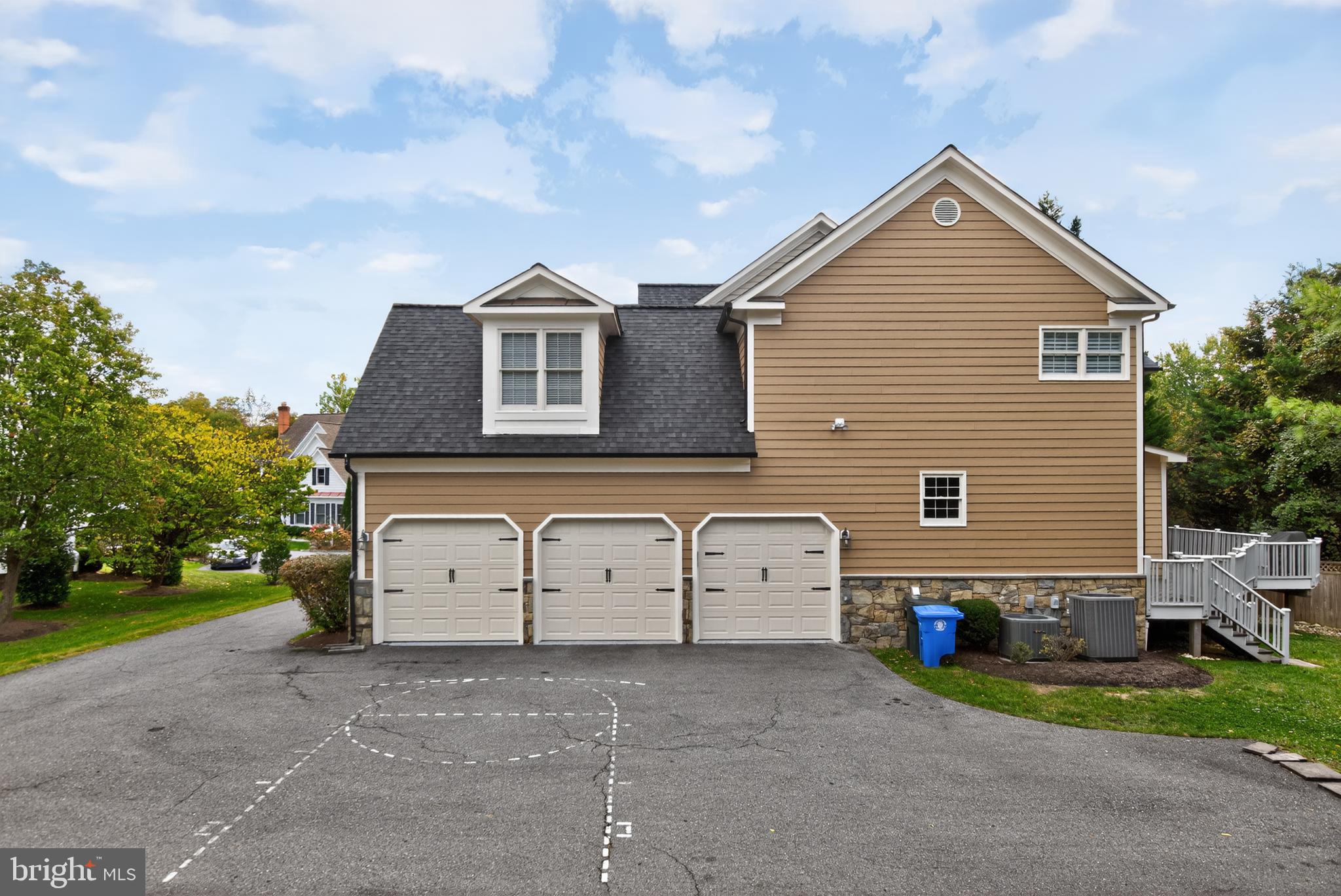 9914 Woodford Road Potomac, MD 20854 - Photo 5 of 87