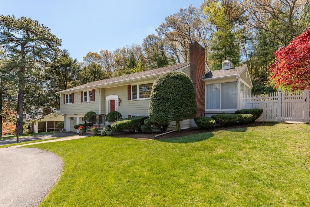 28 Johnson Road Winchester, MA 01890 - Photo 4 of 32 Gallery Image 4