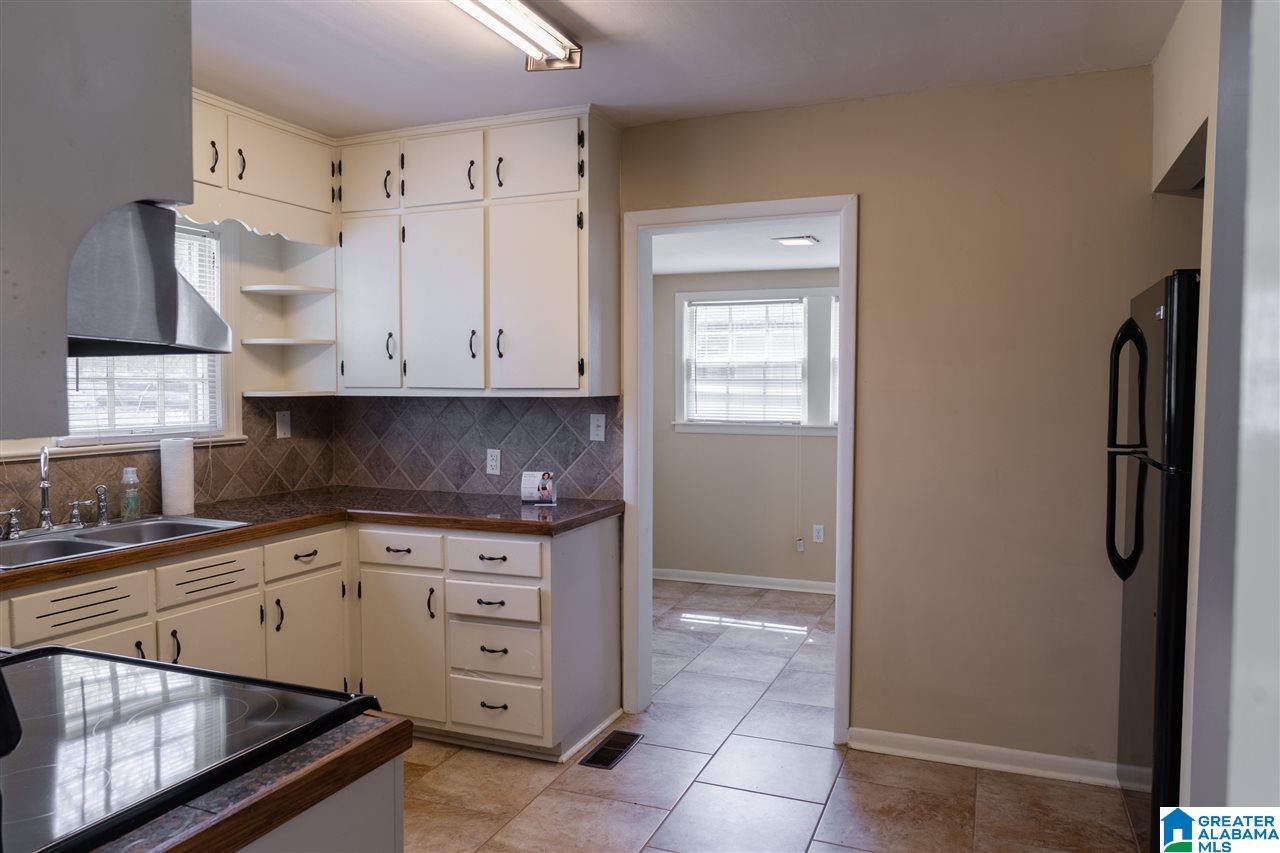 823 Hillcrest Road Birmingham, AL 35235 - Photo 4 of 39
