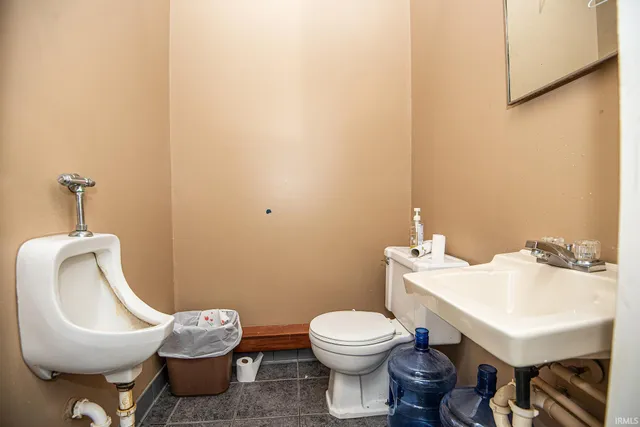 $229,900 | 1985 South Old Us 41, Vincennes, IN 47591