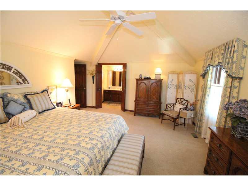 8940 Shagbark Road Indianapolis, IN 46260 - Photo 12 of 20 Gallery Image 12