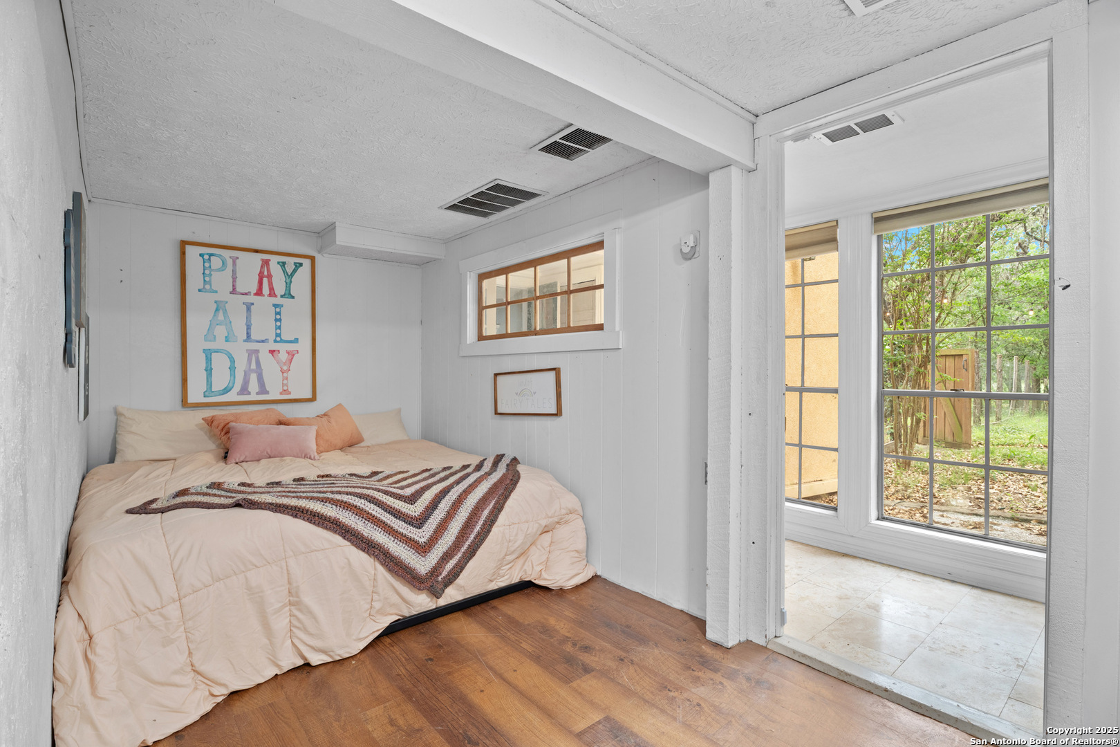 24159 Boerne Stage Road San Antonio, TX 78255 - Photo 81 of 100 a bedroom with a bed and a large window