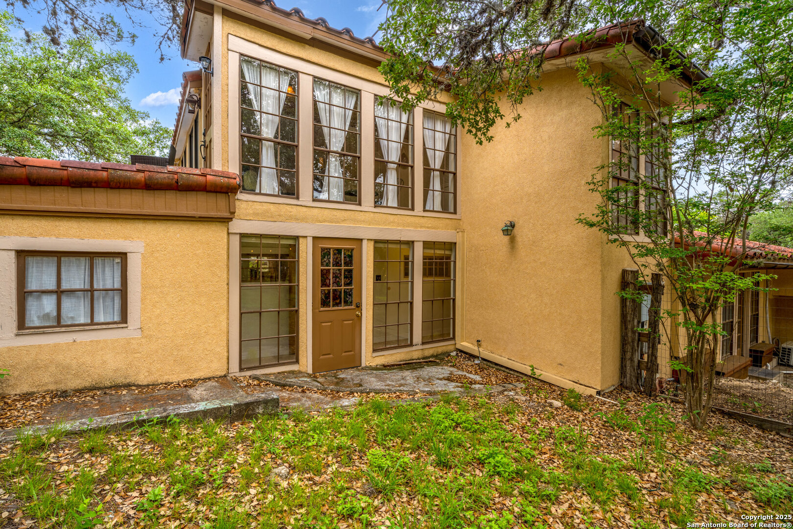 24159 Boerne Stage Road San Antonio, TX 78255 - Photo 83 of 100 front view of a house with a big yard
