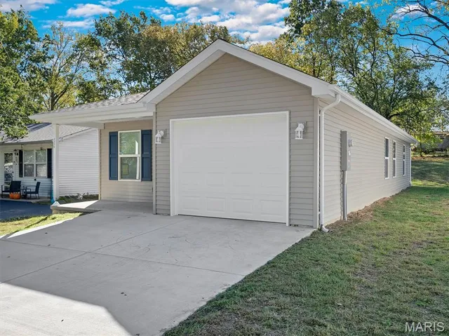 $199,900 | 1336 Casey Avenue, St. Clair, MO 63077