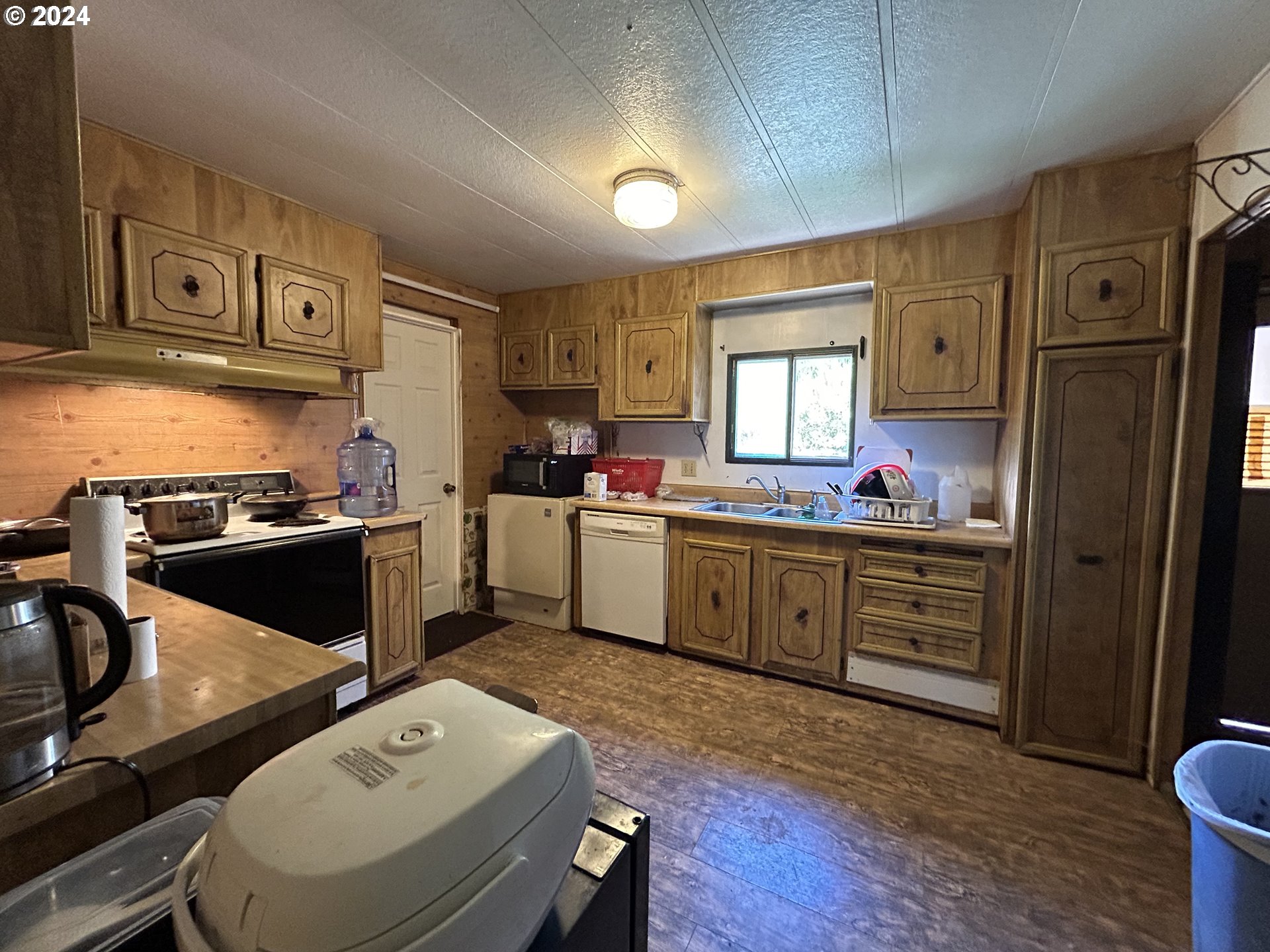 699 Cox Road Yoncalla, OR 97499 - Photo 16 of 35 a kitchen with a refrigerator stove and sink