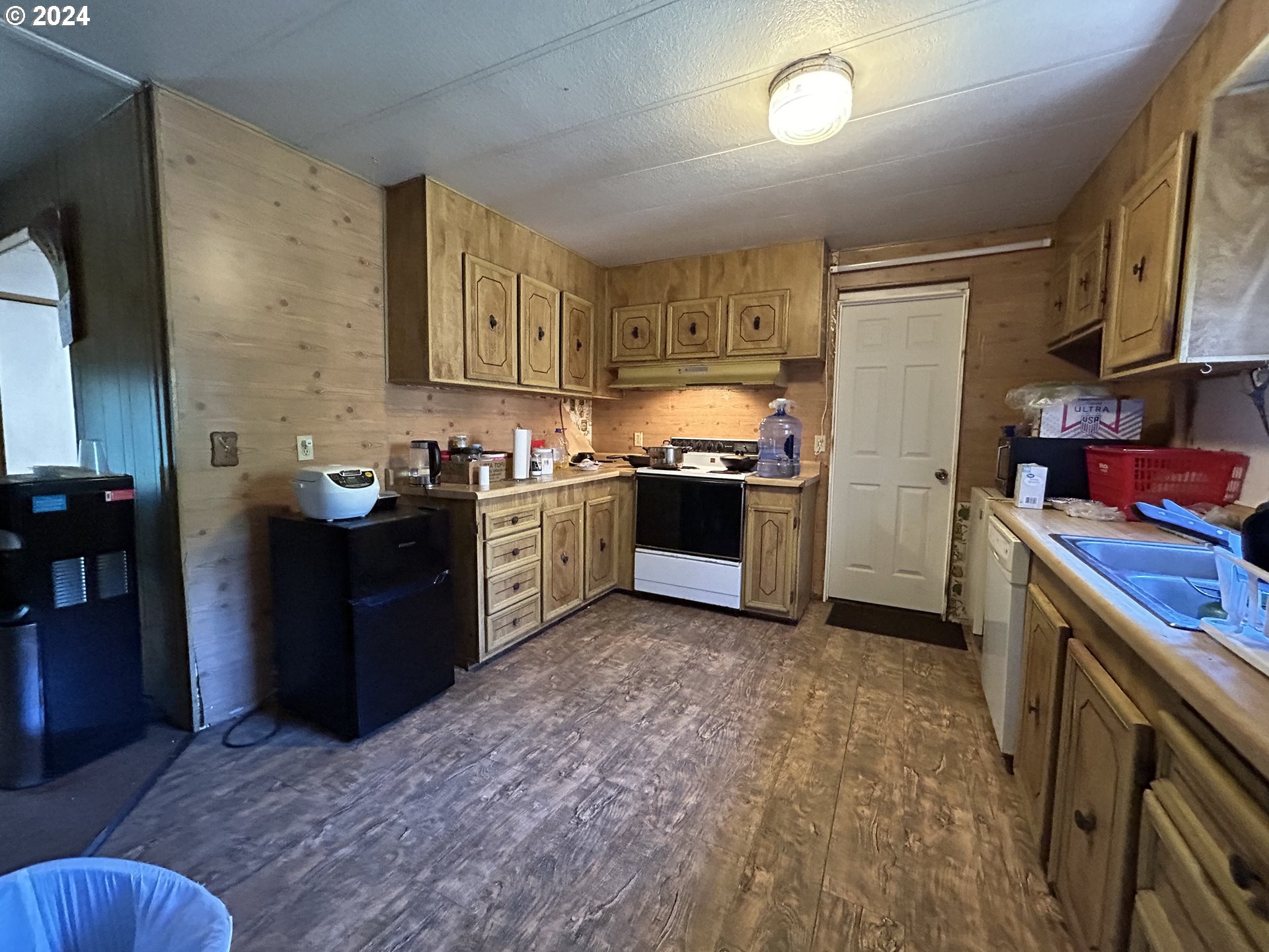 699 Cox Road Yoncalla, OR 97499 - Photo 18 of 35 a kitchen with stainless steel appliances granite countertop a sink stove and refrigerator