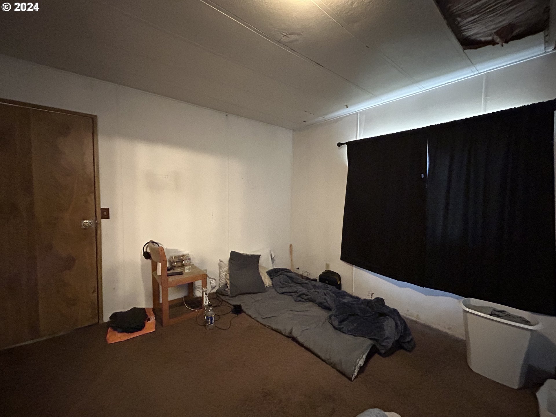 699 Cox Road Yoncalla, OR 97499 - Photo 23 of 35 a room with furniture