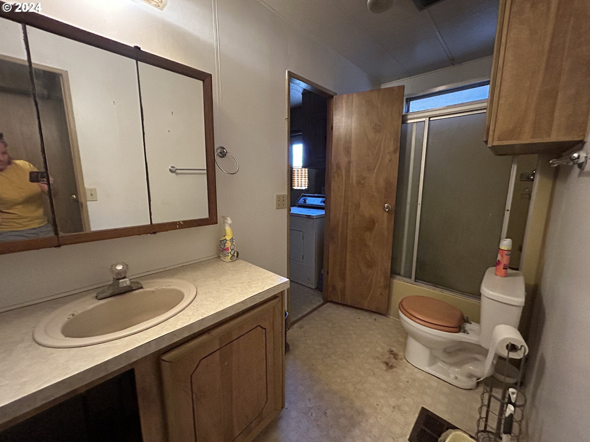 699 Cox Road Yoncalla, OR 97499 - Photo 27 of 35 a bathroom with a sink toilet and shower