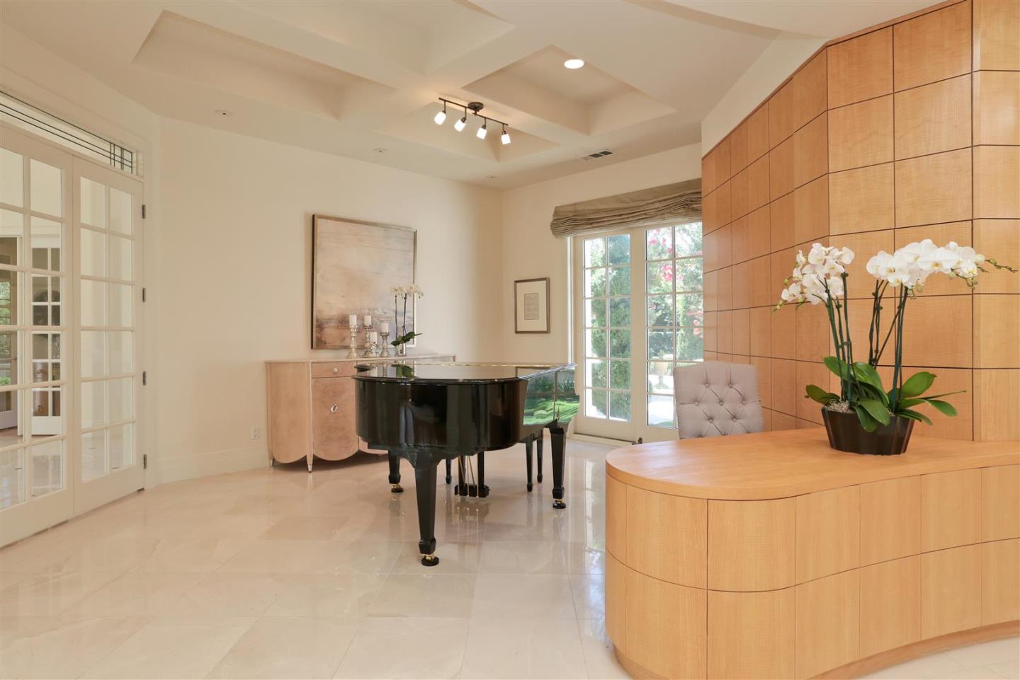 24289 Hillview Road Los Altos Hills, CA 94024 - Photo 10 of 32 a living room with furniture