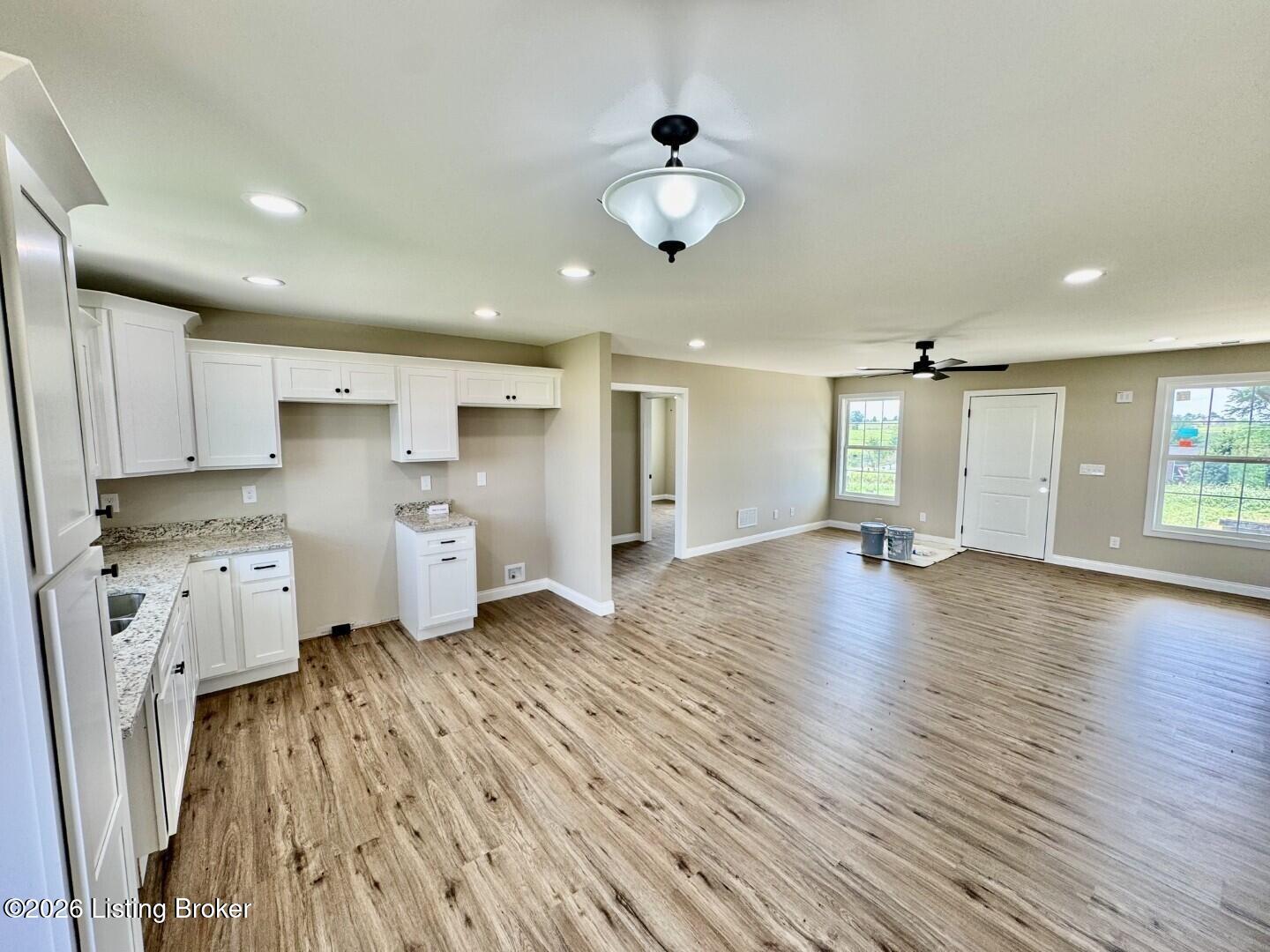 1634 Old Perryville Loop Springfield, KY 40069 - Photo 6 of 23 006_LivingKitchen
