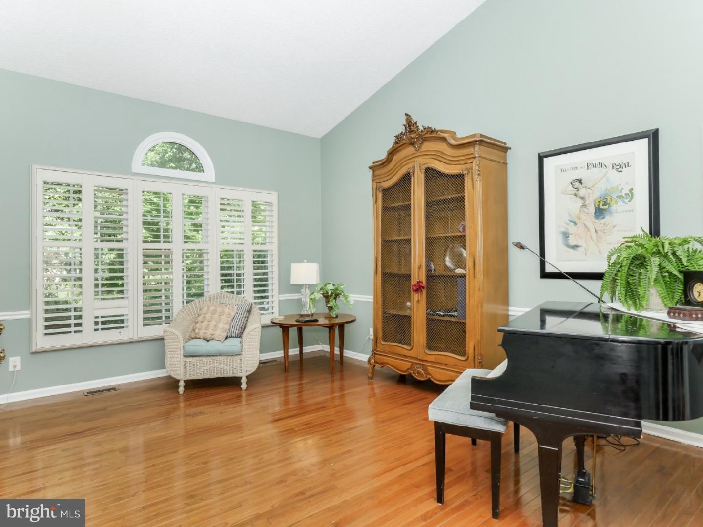 1371 Chase Road Newtown, PA 18940 - Photo 10 of 25 Living Room