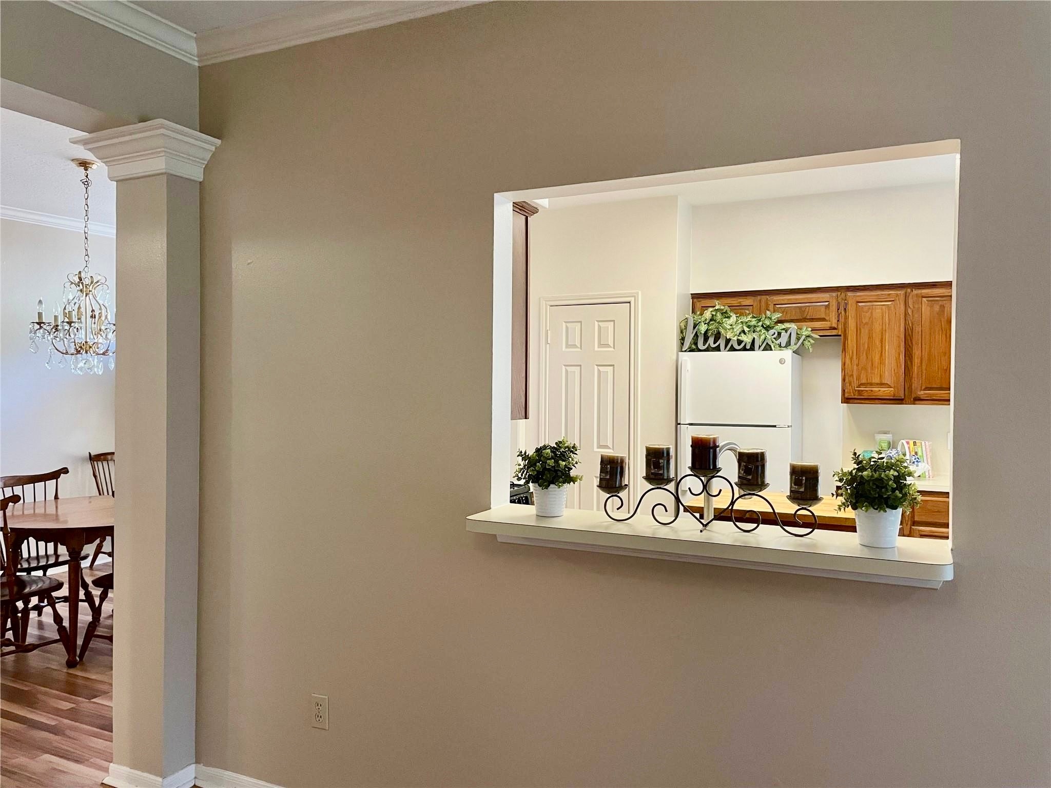 14527 Circlewood Way Houston, TX 77062 - Photo 8 of 14 a room with furniture and window