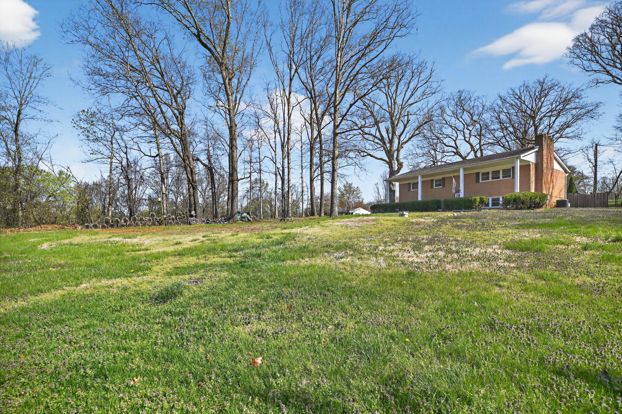 7391 Baldwin Ridge Road Warrenton, VA 20187 - Photo 14 of 32 Massive front yard