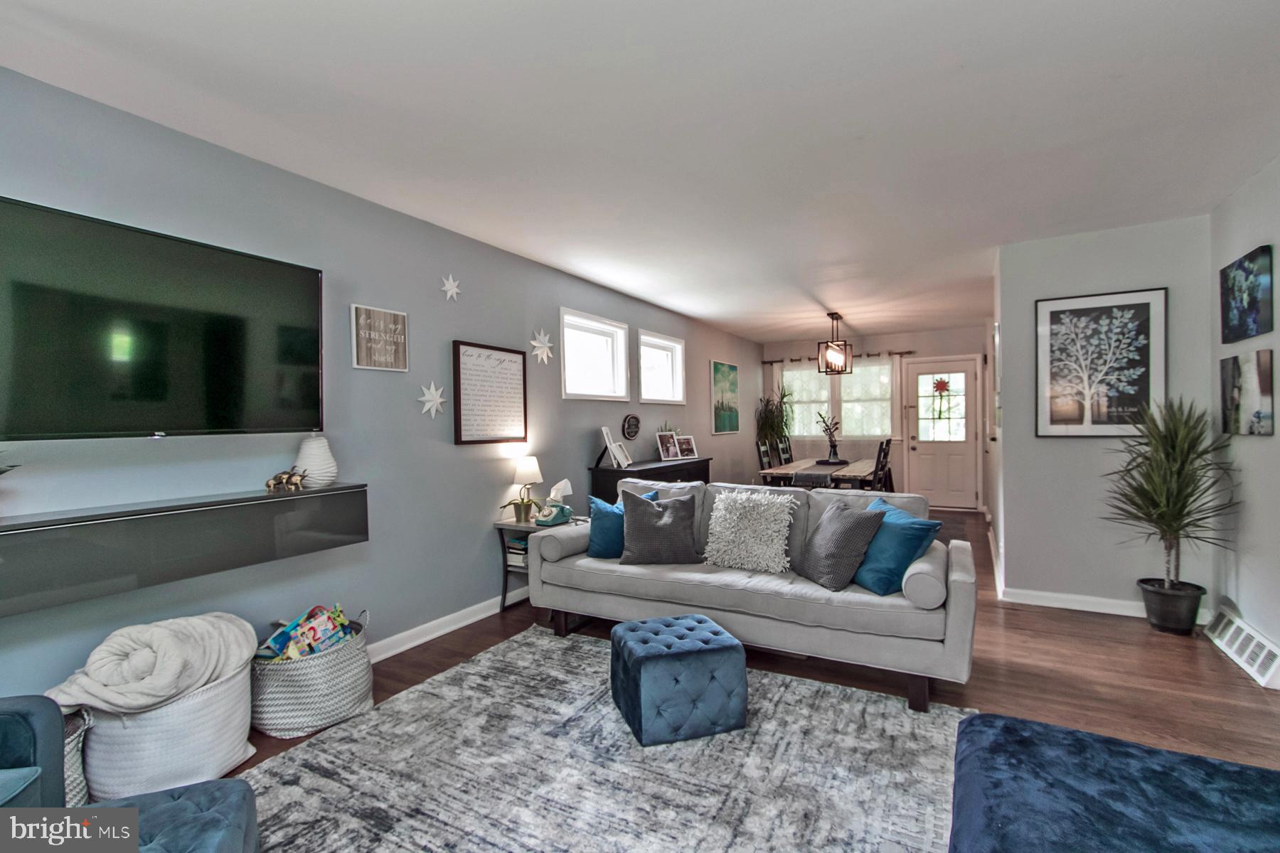 400 King George Road Cherry Hill, NJ 08034 - Photo 10 of 34 living Room