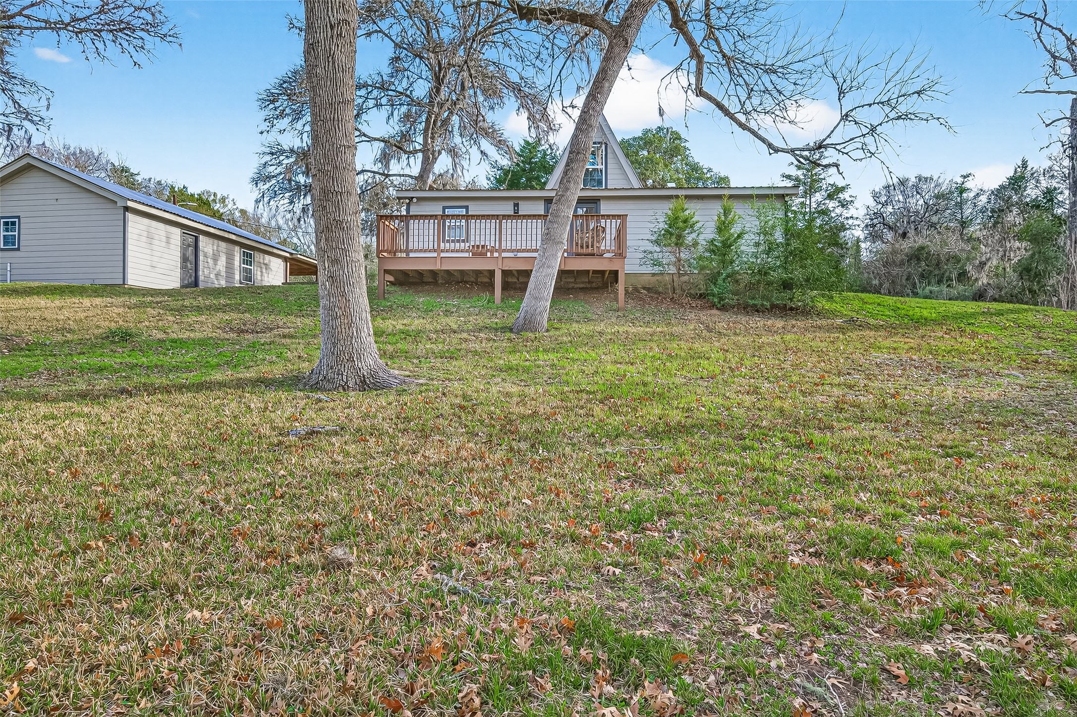 1047 Dungens Mill Road Columbus, TX 78934 - Photo 36 of 44 a backyard of a house with lots of green space