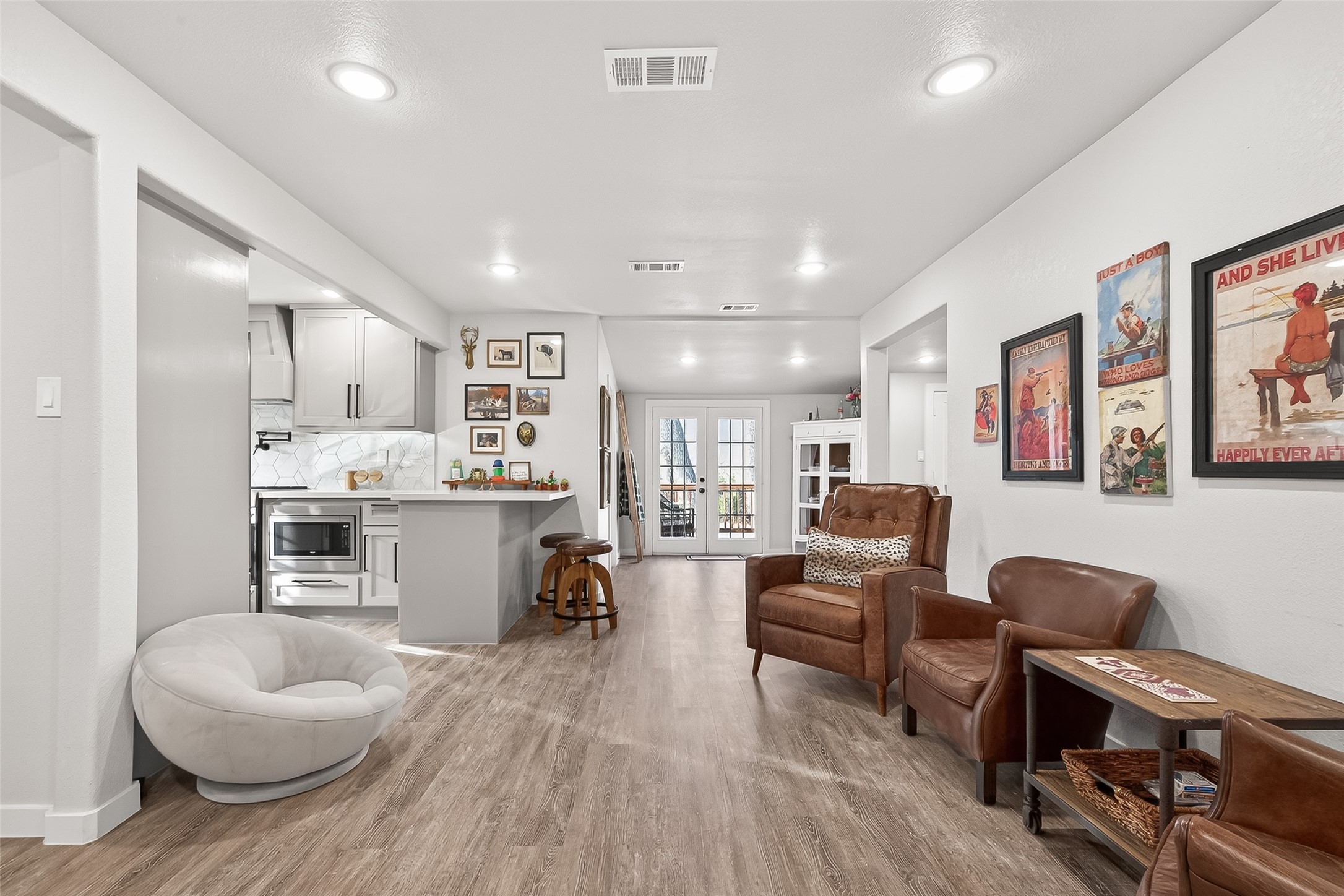 1047 Dungens Mill Road Columbus, TX 78934 - Photo 6 of 44 a living room with furniture and a wooden floor