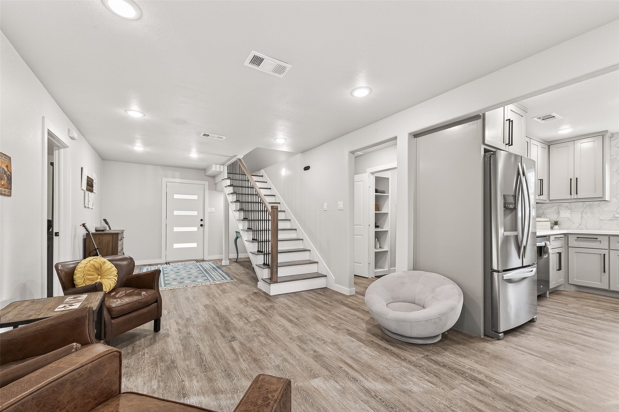 1047 Dungens Mill Road Columbus, TX 78934 - Photo 7 of 44 a living room with furniture and a wooden floor