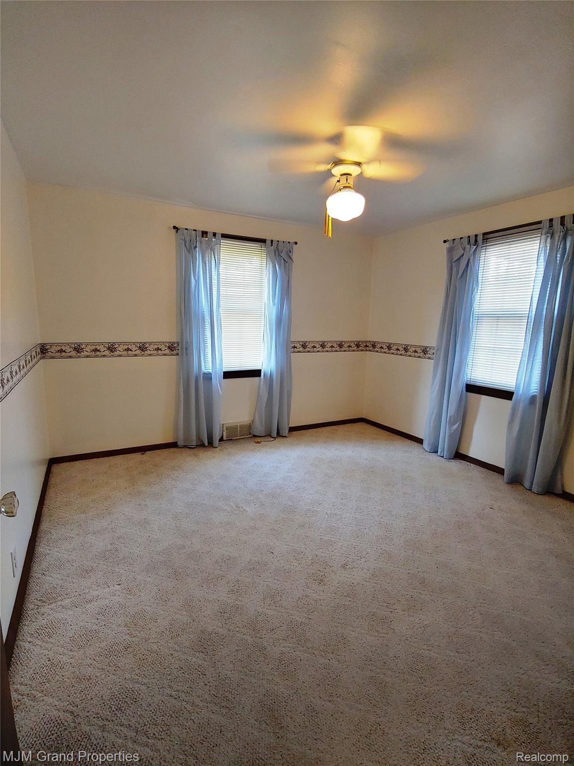 23221 Waltz Road New Boston, MI 48164 - Photo 12 of 37 Master Bedroom Pic 1.jpg