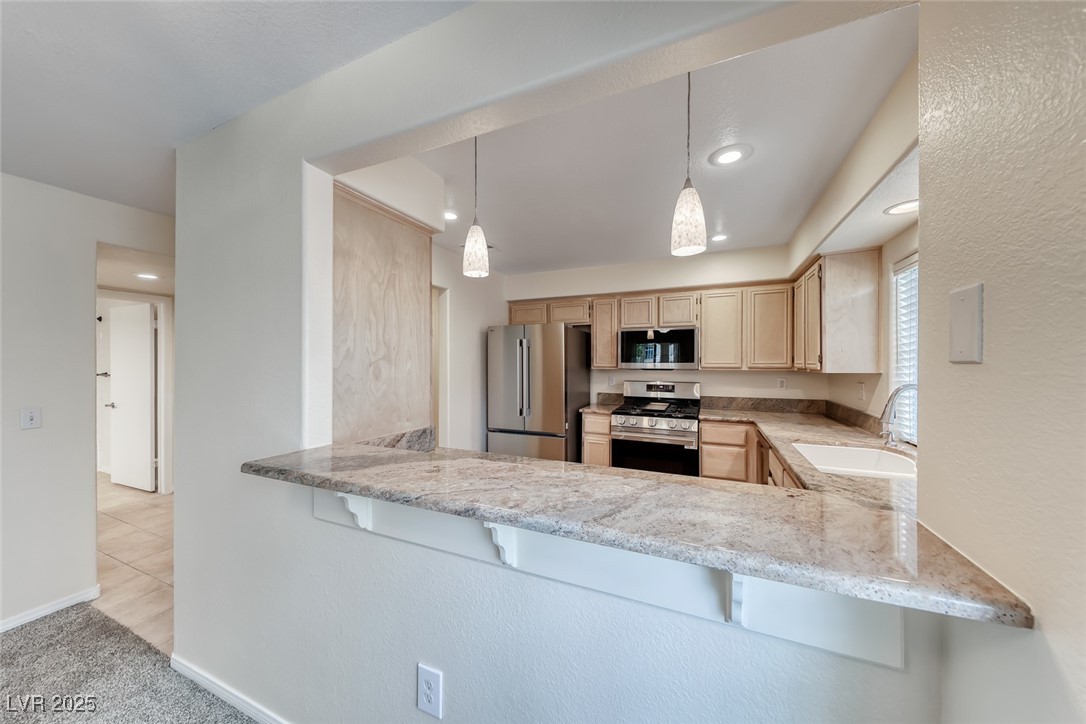 1851 Hillpointe Road, Unit 1811 Henderson, NV 89074 - Photo 10 of 49 Kitchen breakfast bar