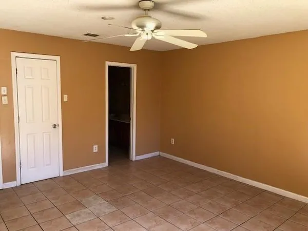 $900 | 10940 Roger Drive, Unit A, New Orleans, LA 70127