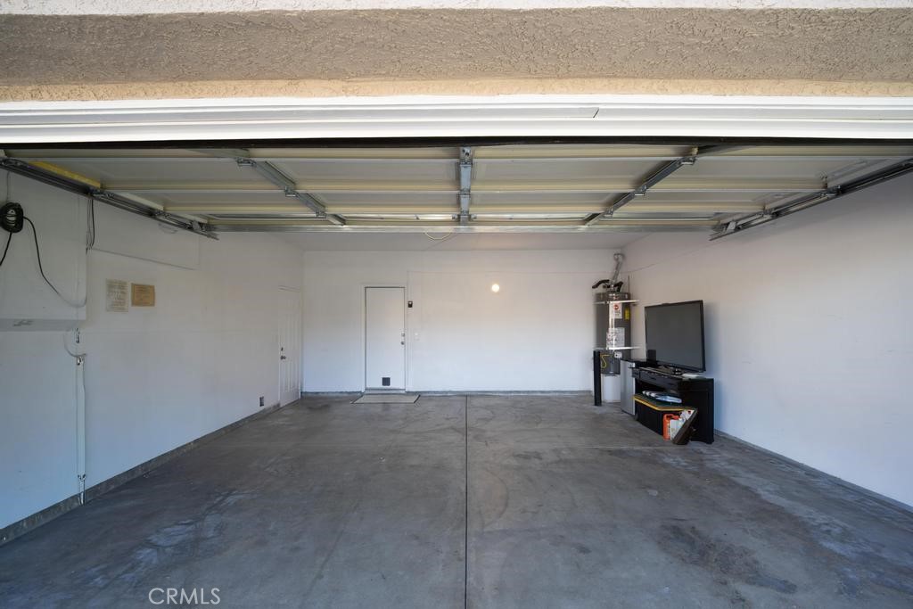 45664 Balmoral Court Lancaster, CA 93534 - Photo 34 of 38 a view of a garage