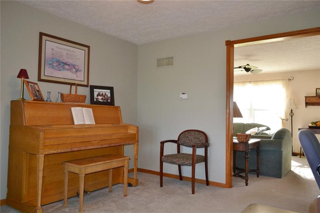 5051 Johnson Road Springfield, OH 45502 - Photo 5 of 29