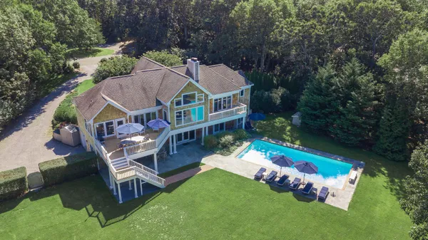 $68,000 | 6 Little Court, East Hampton, NY 11937