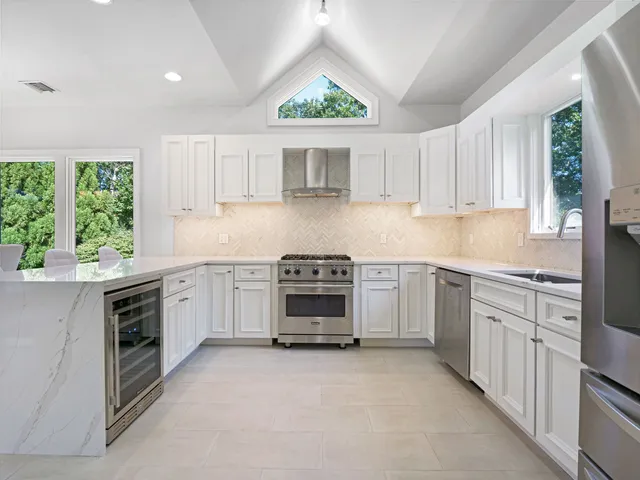 $66,000 | 6 Little Court, East Hampton, NY 11937