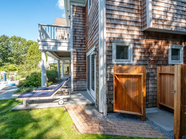 $68,000 | 6 Little Court, East Hampton, NY 11937