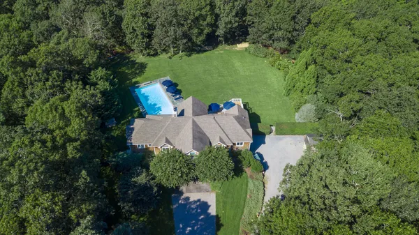 $68,000 | 6 Little Court, East Hampton, NY 11937