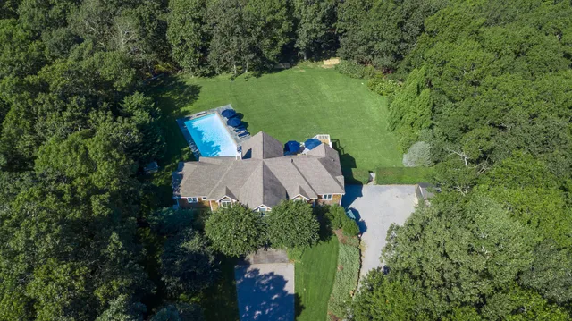 $66,000 | 6 Little Court, East Hampton, NY 11937