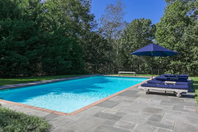 $66,000 | 6 Little Court, East Hampton, NY 11937