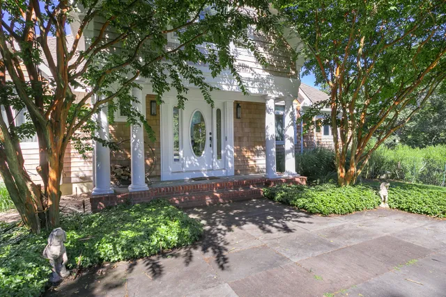 $66,000 | 6 Little Court, East Hampton, NY 11937