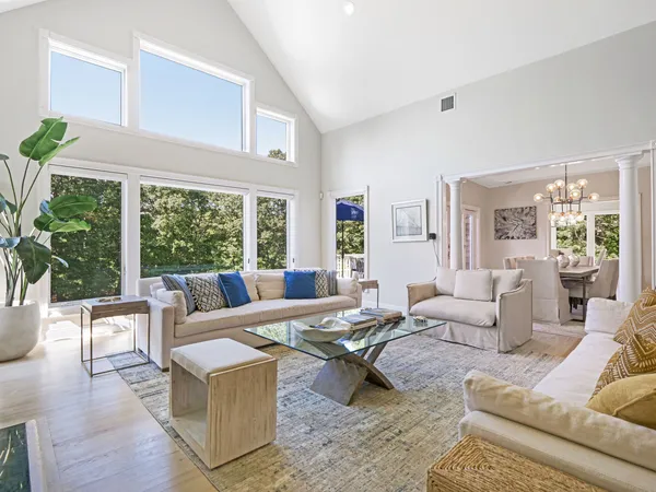 $68,000 | 6 Little Court, East Hampton, NY 11937