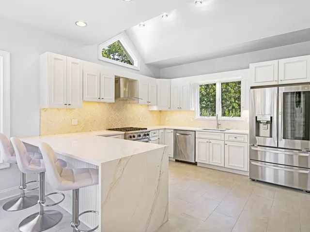 $66,000 | 6 Little Court, East Hampton, NY 11937